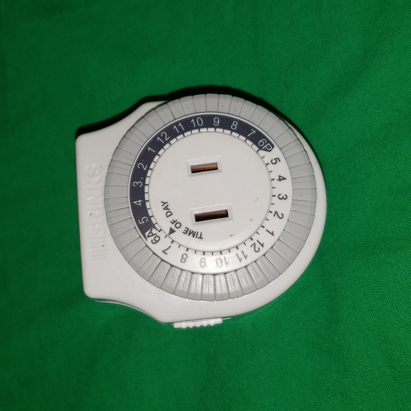 Brinks Heavy Duty Timer 24 Hours, Indoor Use, Grounded Outlet 42-1005 - Picture 1 of 2